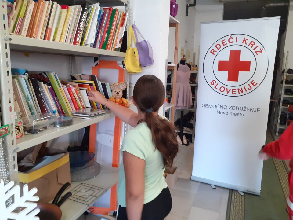 Rdeči križ, RK Novo mesto, otrok, knjige, šolske potrebščine